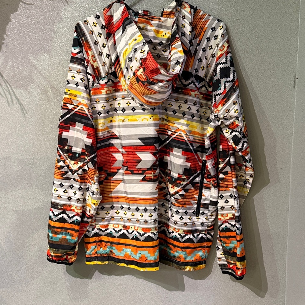 Beautiful Giant Dry Good wind breaker. Western pattern. Size medium. - Picture 2 of 3